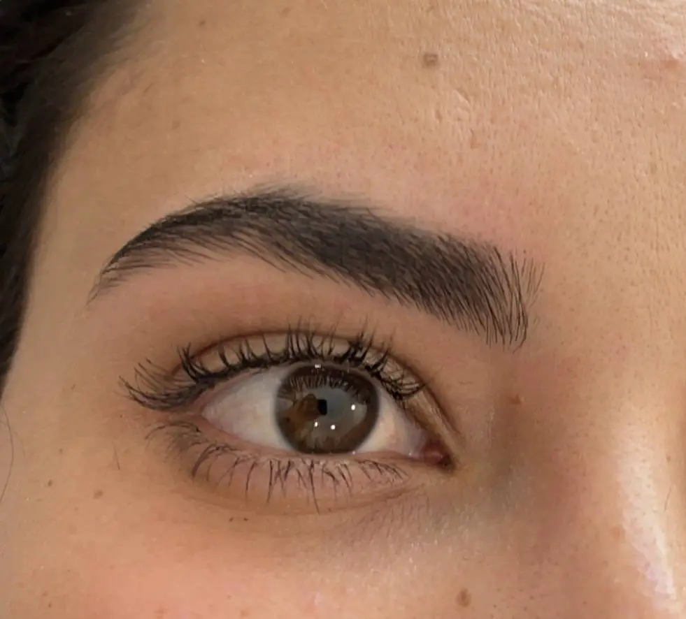 Restructuration des sourcils