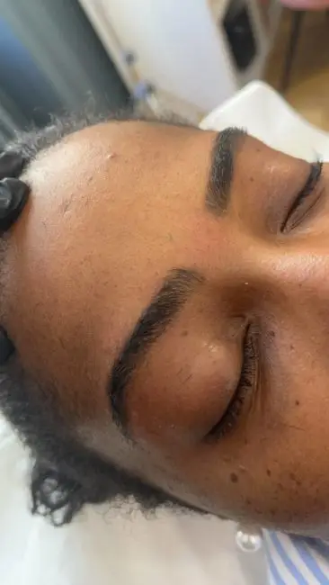 Maquillage semi permanent des Sourcils