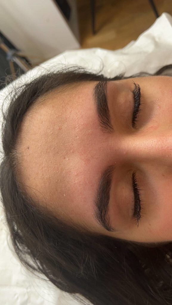 Avant-Après Restructuration des Sourcils à la pince à épiler Avant-Après Restructuration des Sourcils à la pince à épiler