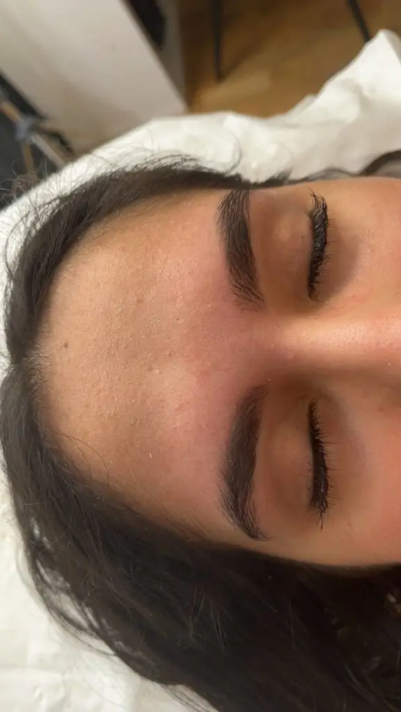 Avant-Après Restructuration des Sourcils à la pince à épiler
